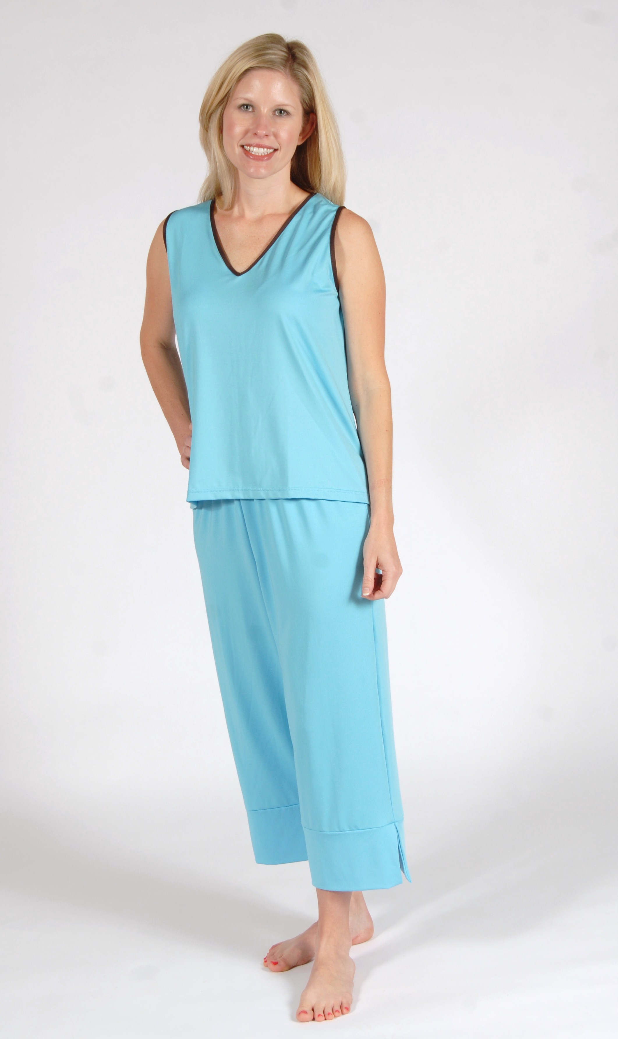 backdrop-turquoise-804-809-standing.jpg